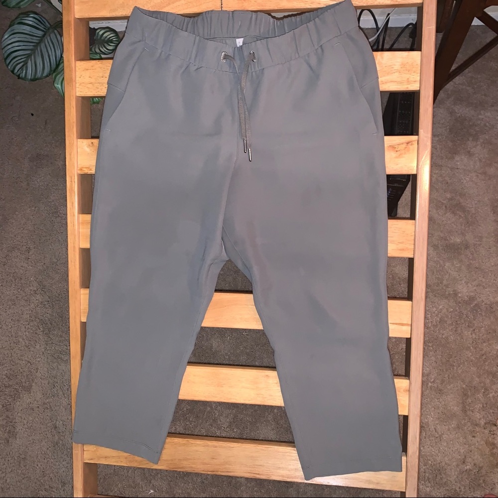 Lululemon On the Fly Crop Woven